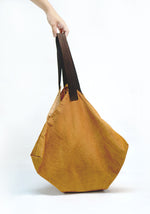 將圖片載入圖庫檢視器 A minimalism style canvas bag by Xiapism Natural Dye Sustainable Fashion
