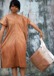Model carry Eco friendly canvas bag with adjustable strap by Xiapism Natural Dye Sustainable Fashion