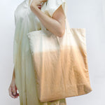 將圖片載入圖庫檢視器 A minimalist designer tote bag with a few inner pockets for ease of use. Design and Crafted by Xiapism Natural Dye Sustainable Lifestlye
